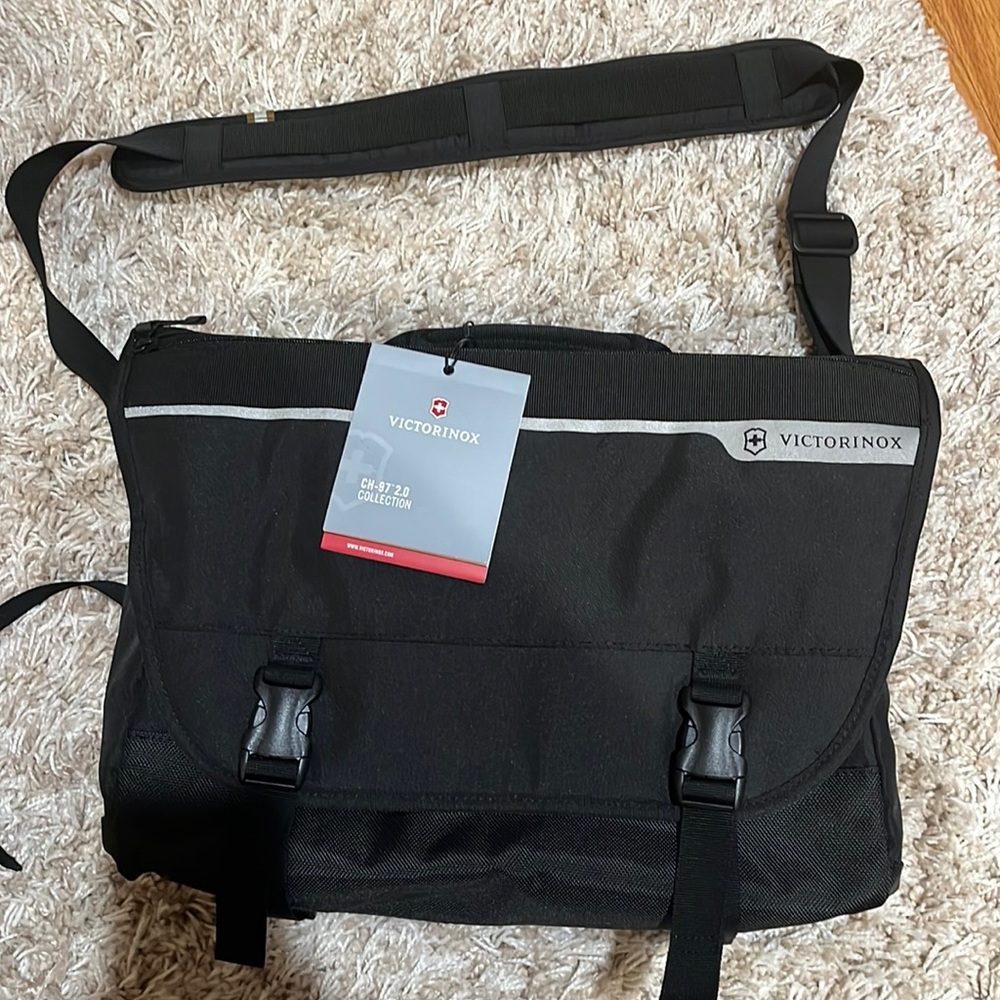 Victorinox 17” messenger bag